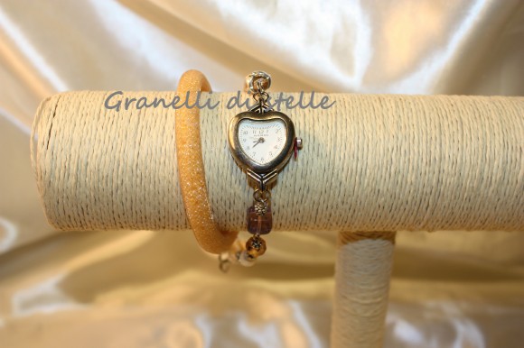 Orologio Bracciale artigianale. GRANELLI DI STELLE. CREAZIONI VENDITA NEGOZIO, BIJOUX ARTIGIANALI: ANELLI, BRACCIALI, COLLANE, ORECCHINI, CIONDOLI, SEGNALIBRI, ACCESSORI CERIMONIA, PARURE