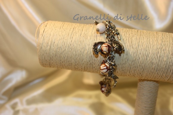 Bracciale artigianale. GRANELLI DI STELLE. CREAZIONI VENDITA NEGOZIO, BIJOUX ARTIGIANALI: ANELLI, BRACCIALI, COLLANE, ORECCHINI, CIONDOLI, SEGNALIBRI, ACCESSORI CERIMONIA, PARURE