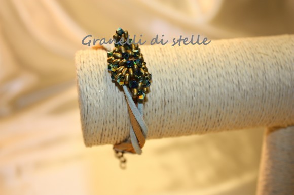 Bracciale artigianale. GRANELLI DI STELLE. CREAZIONI VENDITA NEGOZIO, BIJOUX ARTIGIANALI: ANELLI, BRACCIALI, COLLANE, ORECCHINI, CIONDOLI, SEGNALIBRI, ACCESSORI CERIMONIA, PARURE