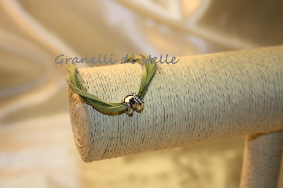 Bracciale artigianale. GRANELLI DI STELLE. CREAZIONI VENDITA NEGOZIO, BIJOUX ARTIGIANALI: ANELLI, BRACCIALI, COLLANE, ORECCHINI, CIONDOLI, SEGNALIBRI, ACCESSORI CERIMONIA, PARURE