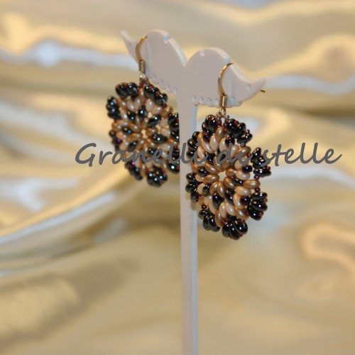 ORECCHINI artigianali. GRANELLI DI STELLE. CREAZIONI VENDITA NEGOZIO, BIJOUX ARTIGIANALI: ANELLI, BRACCIALI, COLLANE, ORECCHINI, CIONDOLI, SEGNALIBRI, ACCESSORI CERIMONIA, PARURE